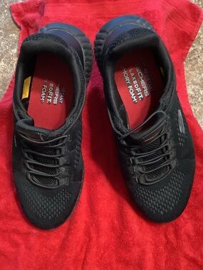 SKECHERS MEN’S BLACK SNEAKERS WITH RED INSOLES